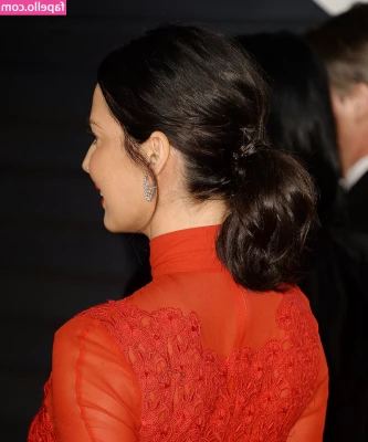 Olivia Munn [ olivia-munn ] - Thanks everyone for your messages and comments today. I have been
