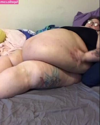 miss-ash - what s the first word that comes to mind when I show you my boobs  ᵕ