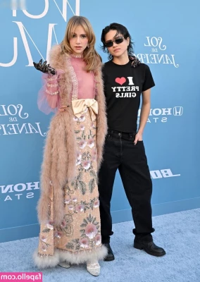 Suki Waterhouse [ suki-waterhouse ] - Risvegli part 1