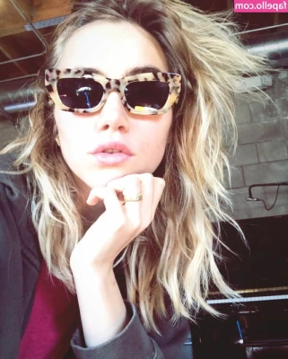 Suki Waterhouse [ suki-waterhouse ] - I look my prettiest with my tummy down and back arched