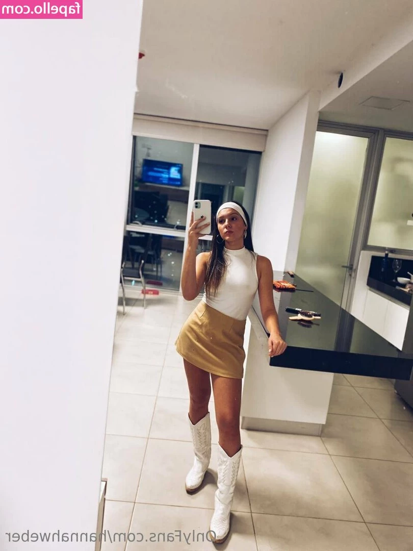 hannahweber - Night all :) 😍😍😍 can’t wait for next week’s live!!