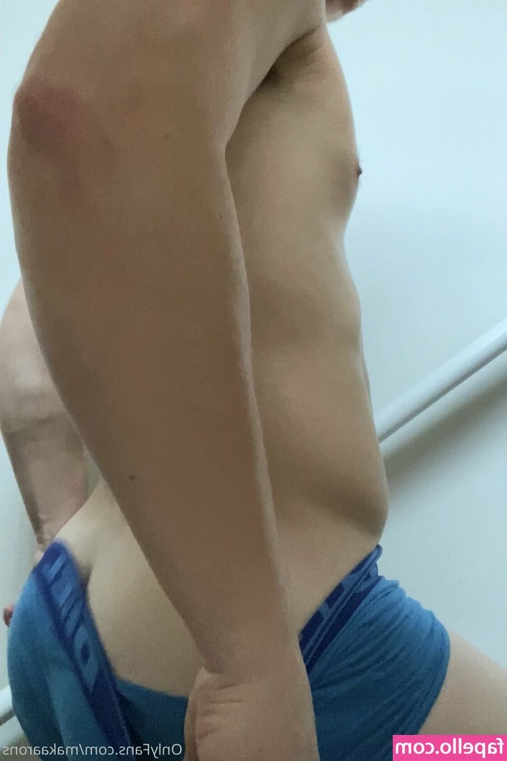 makaarons [ makaarons-1 ] - Happy thigh Thursday🖤🖤🖤
