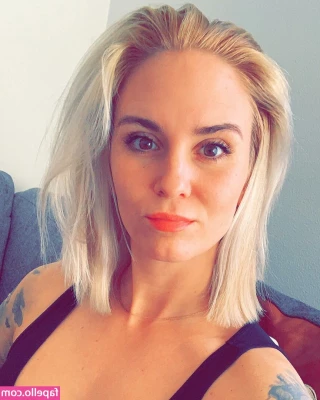 Natasha Thomsen [ natasha-thomsen ] - i love it when  summerforloving and  turning_trix share my cock
