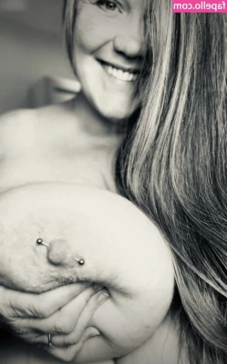 Michele Marie Hartranft [ michele-marie-hartranft-1 ] - am i distrcting you rn