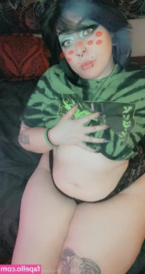 stfuitscourtney - Waiting for you to send me a message