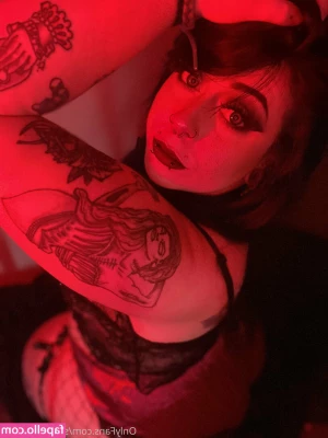 stfuitscourtney - My boobs are telling me it’s starting to get a little chilly 🥶
