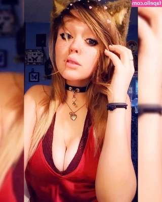 KittyKrystl - Should I do some content in my 🚗 who likes p*blic content !