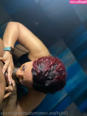 mzbuttaworthxxx - Cute punk gf 💕 I look so cute with my tits pulled out of my sweater