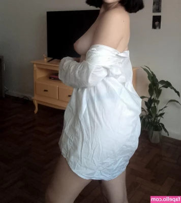 _kittyxcx [ kittyxcx ] - woman shows of her flexible feet and rubs together like a slut