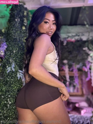  [ officialchanelfoxxfree ] - Bouncing on tight anime beachballs wearing a grey leggings and Dr.