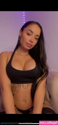 baddiexrose - Let me just take this off for you🤤 we all love titties🍒😋