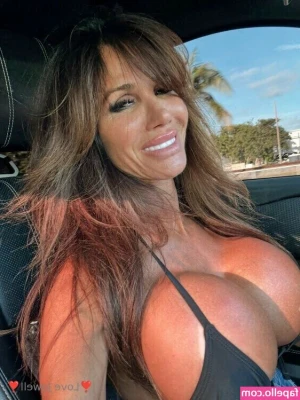 LoveJowell - Have you ever hooked up with a coworker? I want details. 🤫