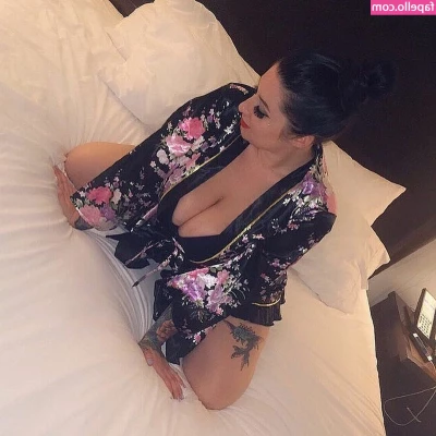 Valentina Marie [ valentina-marie ] - Would you like to look up into my eyes 👀