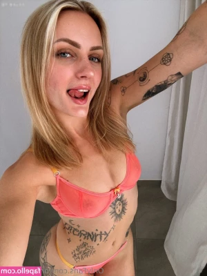 Adriana Eilers [ adriana-eilers-19 ] - Hey