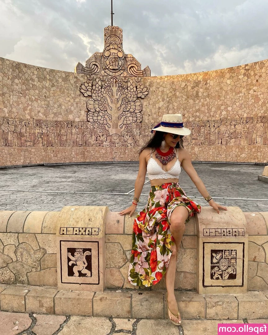 Martha Higareda [ martha-higareda ] - Happy Humpday! I hope you spend some time with me 😘