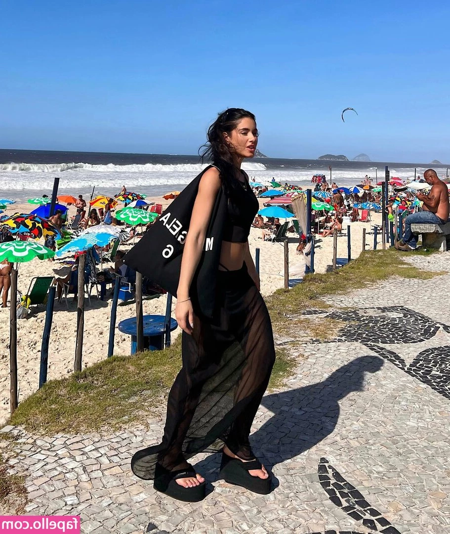 Iara Guimarães [ iara-guimaraes ] - I m planning on releasing a brainwashing clip soon