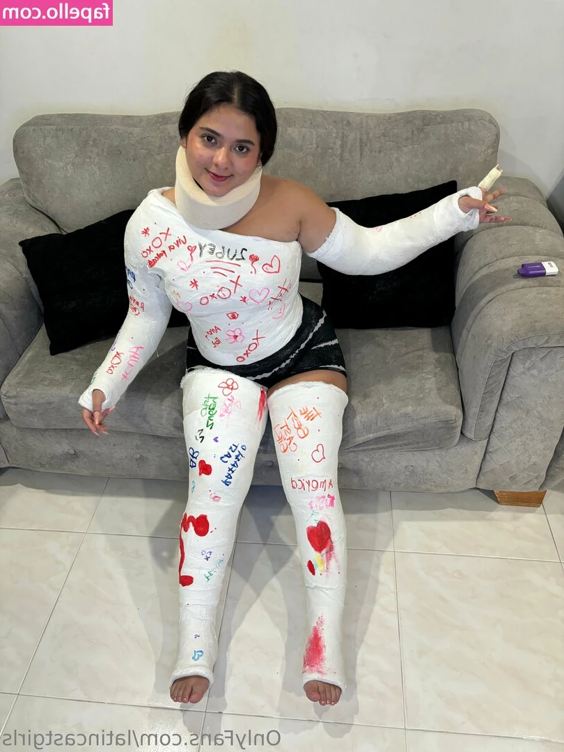 latincastgirls - New fav toy
