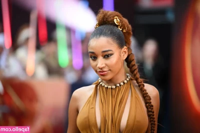 Amandla Stenberg [ amandla-stenberg ] - Pferdemist am eigenen Haus   Hof