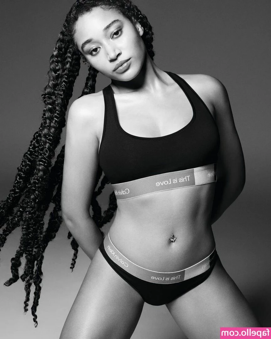 Amandla Stenberg [ amandla-stenberg ] - Airplane feet I have a pic of the guy beside me ... lol he was a real