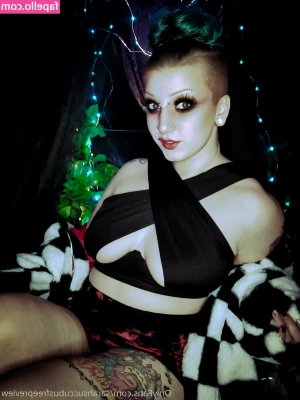 sarahsuccubusfreepreview - Lick me and I'll lick you back babyyy👅