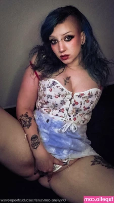 sarahsuccubusfreepreview - Do you like strawberries? I think they are very yummy🤤 🍓