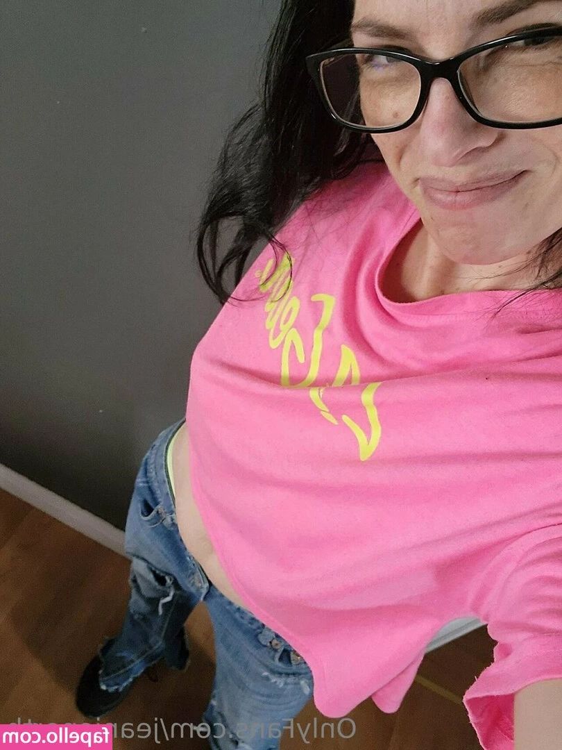 jeanienorth - Who likes my skirt