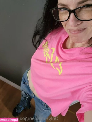jeanienorth - Who likes my skirt