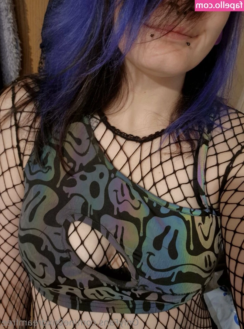 ne0nxdreamfree - Cute butt needs filling up, dm me if your interested! 💦