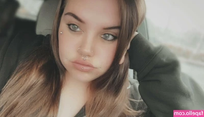 Urlgirlfriend - Would you like to suck my big tits and fuck them