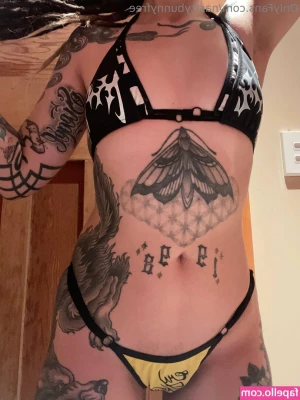 nasttybunnyfree - Is anyone around if I go live in a little bit? Maybe like 10 mins?