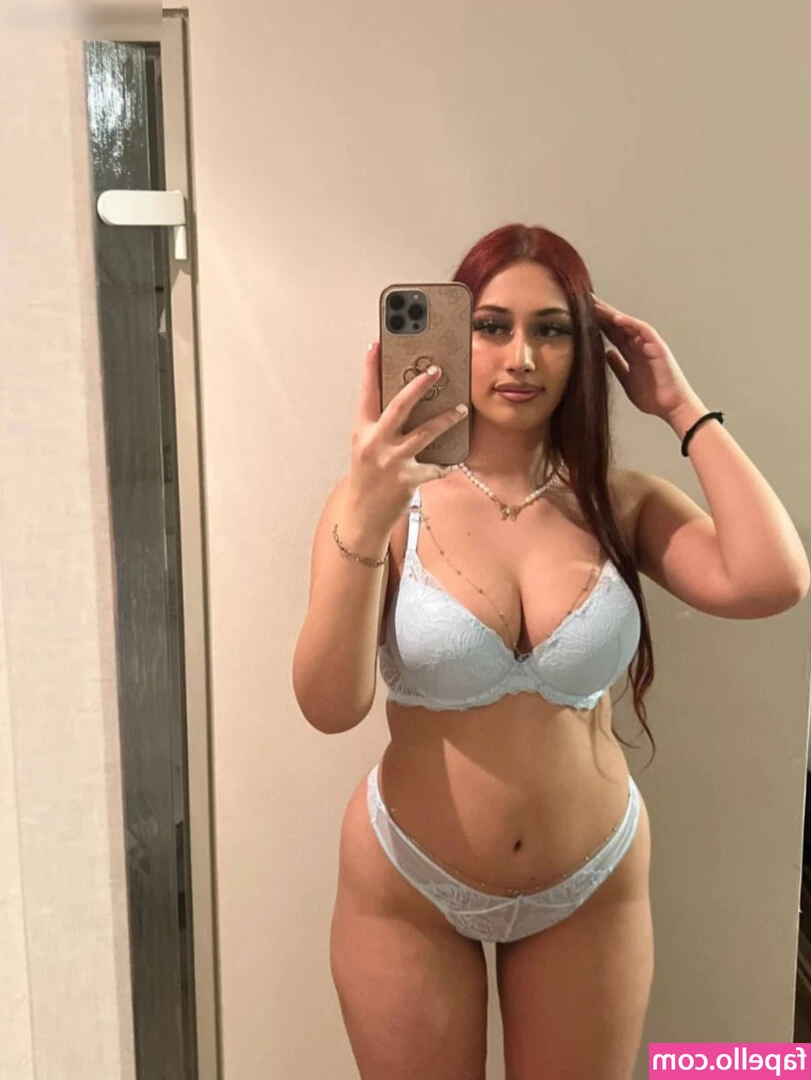 Amella Nrw [ amella-nrw ] - Keep your eyes on My feet where they belong beta bitch