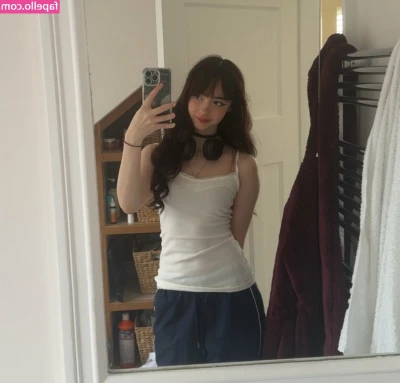 Toxic Tenshi [ toxic-tenshi ] - Who’s tryna be trapped in the house with me and these perfect