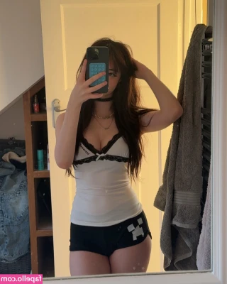 Toxic Tenshi [ toxic-tenshi ] - Good morning from your booty Queen & her pussy 👑