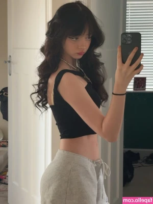 Toxic Tenshi [ toxic-tenshi ] - Would you love a huge sexy maid at home? 😘 For once I'll
