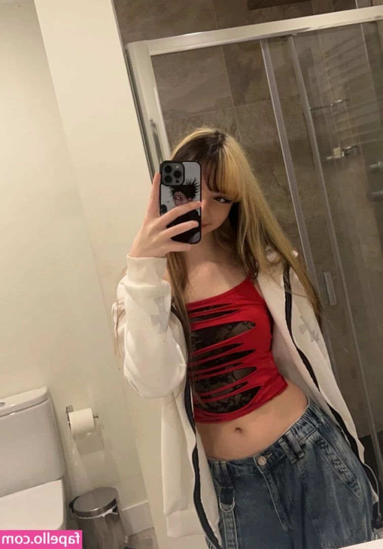 Toxic Tenshi [ toxic-tenshi ] - I went out of town for a few days and came back noticing how buff I