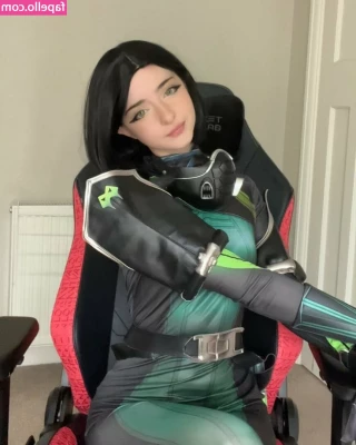Toxic Tenshi [ toxic-tenshi ] - Having that first cigarette is always fun😘🥰