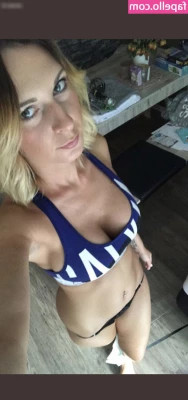 Miri Diamond [ miri-diamond ] - I look best in black