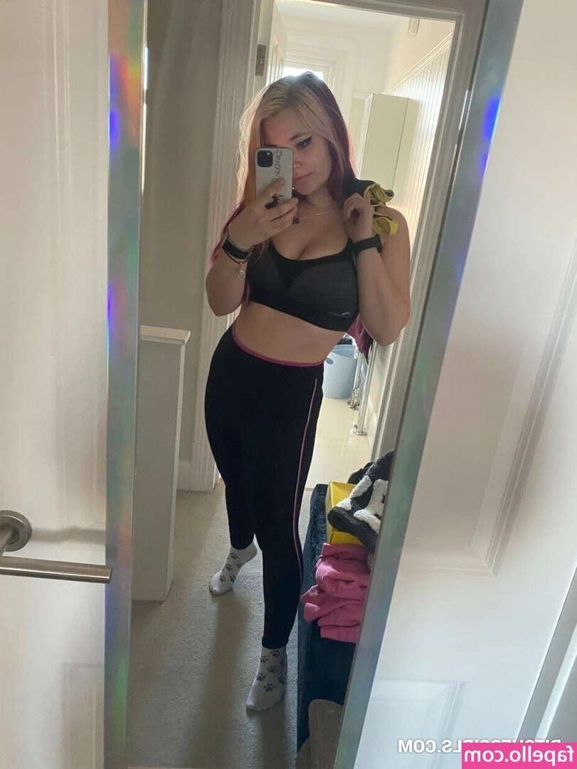 Dogbiscuits2.0 [ dogbiscuits2-0 ] - 7 Dick rating plus a nude all weekend long  Message me for details