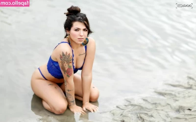 Petra Mattar [ petra-mattar ] - I can’t find anything fun to watch :(( wanna have fun with me