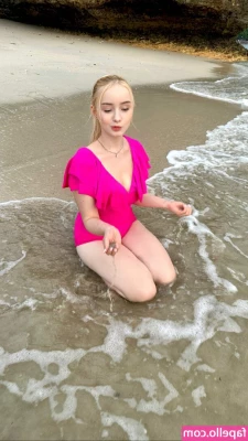 Dasha Gartman [ dasha-gartman ] - Guys I m tryna go live but my onlyfans won t let me