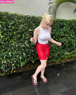 Dasha Gartman [ dasha-gartman ] - Fuck I m horny when I wake up to new subscribers and   tips    