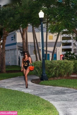 Claudia Romani [ claudia-romani-1 ] - A close-up of that kinky chocolate massage what a mess