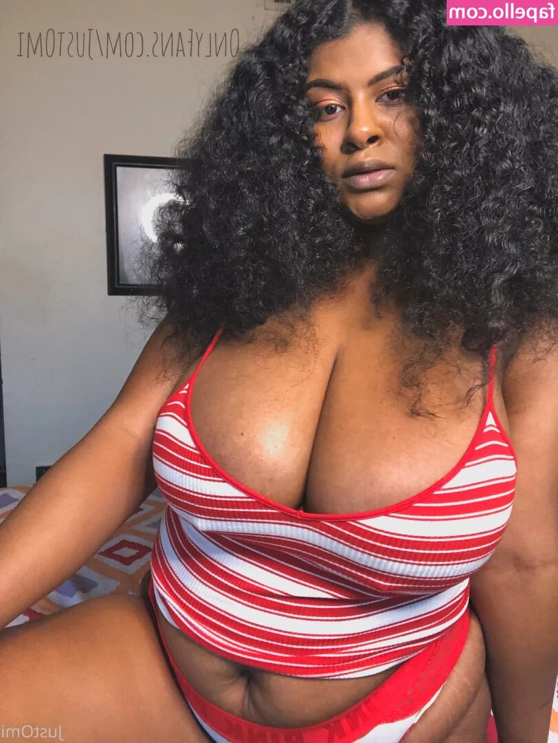 justomi [ justomi-1 ] - Slow motion titty reveal