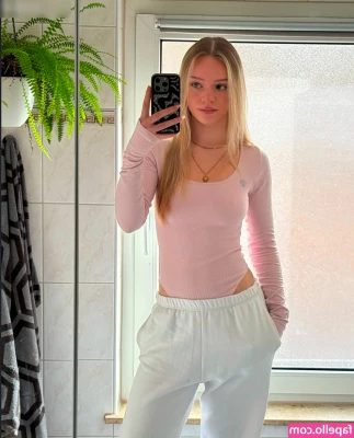 Thesi Sophie [ thesi-sophie ] - Sideways 😉