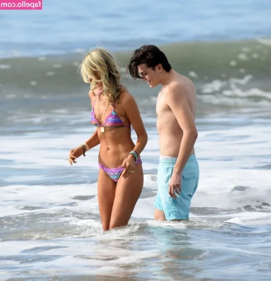 Lady Victoria Hervey [ lady-victoria-hervey ] - Slow motion boobie jiggle