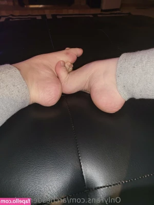 archesdemonique - ‪This is your default position boy. On your knees, face down, ass