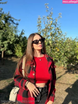 Valensexygirl - I do not know how much it a cute photo🙄 Will you help me decide by