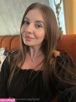 Valensexygirl - Just the strings of the lingerie set 😍... a couple more pics after