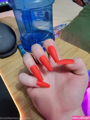 ashtonx3 - Lady in red