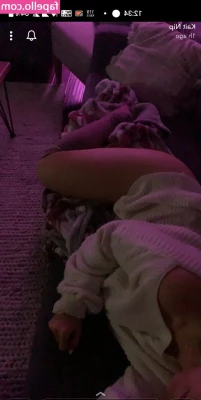 kaitnipp - Hmmm should I do work or should I play with my boobs 🤔